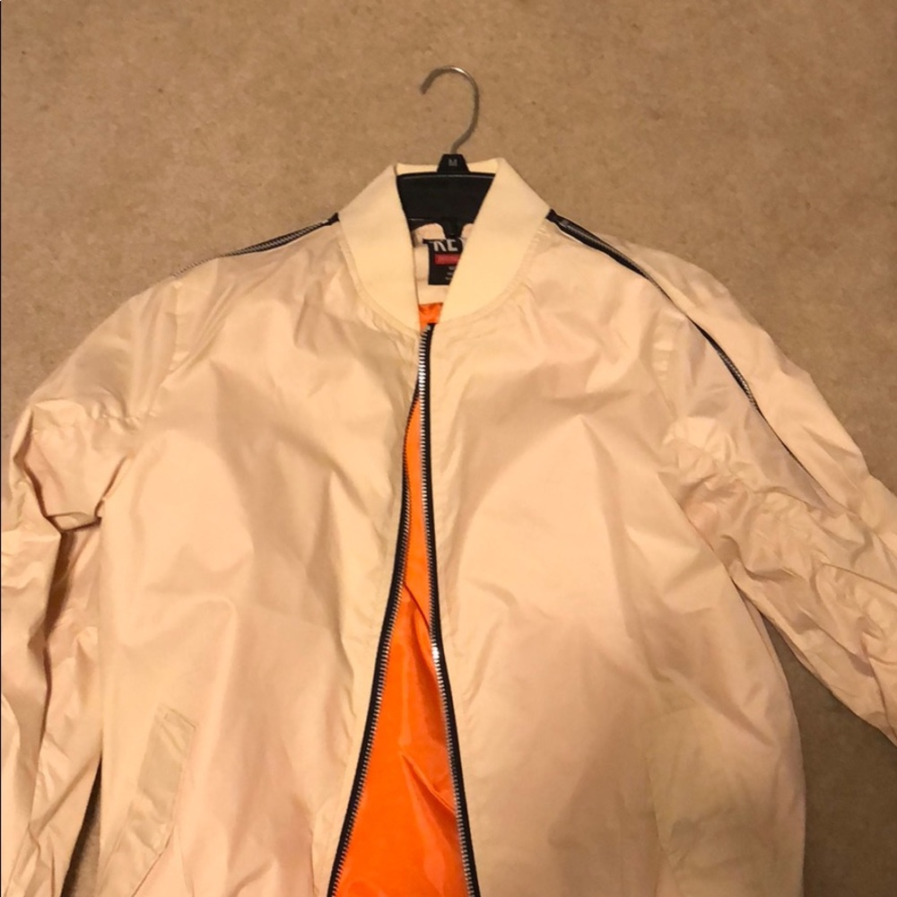 Light weight windbreaker/bomber
